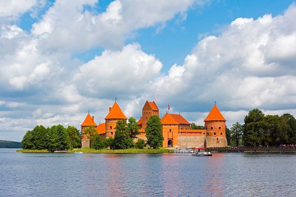 Su, Keren 아티스트의 Trakai Island Castle on Lake Galve-Lithuania작품입니다.